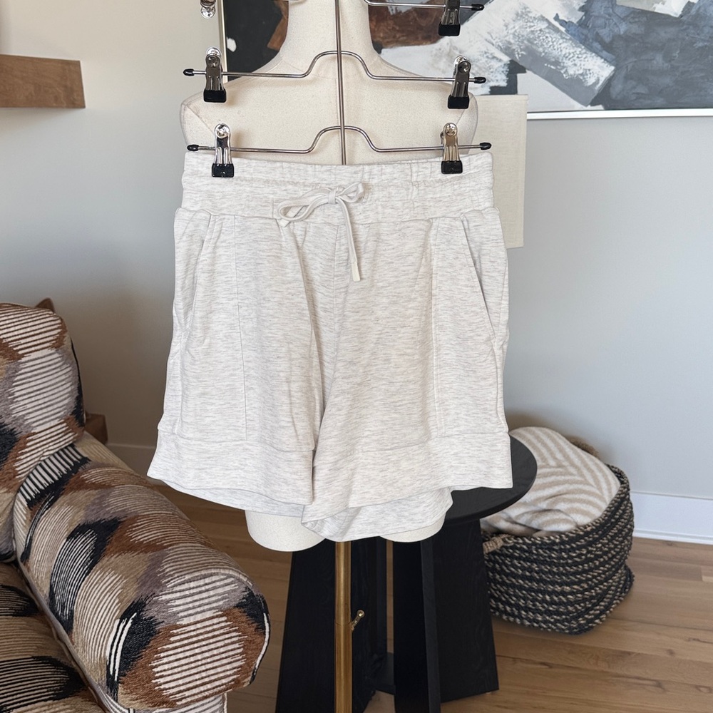 Varley Atrium High Rise Shorts - Picture 2 of 12